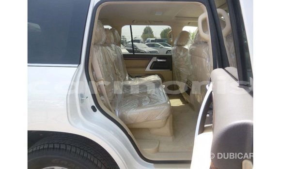 Acheter Import Voiture Toyota Land Cruiser Blanc à Import - Dubai, Îles Agalega Acheter Import Voiture Toyota Land Cruiser Blanc à Import - Dubai, Îles Agalega