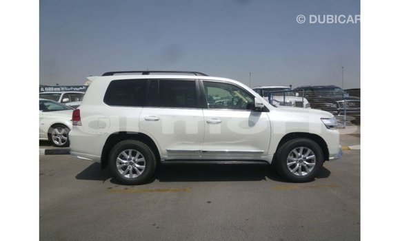 Acheter Import Voiture Toyota Land Cruiser Blanc à Import - Dubai, Îles Agalega Acheter Import Voiture Toyota Land Cruiser Blanc à Import - Dubai, Îles Agalega