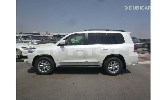 Acheter Import Voiture Toyota Land Cruiser Blanc à Import - Dubai, Îles Agalega Acheter Import Voiture Toyota Land Cruiser Blanc à Import - Dubai, Îles Agalega