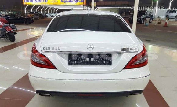 Buy Import Mercedes-Benz 190 (W201) White Car in Import - Dubai in Agalega Islands Buy Import Mercedes-Benz 190 (W201) White Car in Import - Dubai in Agalega Islands