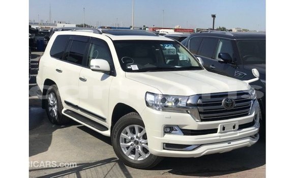 Acheter Import Voiture Toyota Land Cruiser Blanc à Import - Dubai, Îles Agalega Acheter Import Voiture Toyota Land Cruiser Blanc à Import - Dubai, Îles Agalega