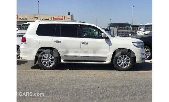 Acheter Import Voiture Toyota Land Cruiser Blanc à Import - Dubai, Îles Agalega Acheter Import Voiture Toyota Land Cruiser Blanc à Import - Dubai, Îles Agalega