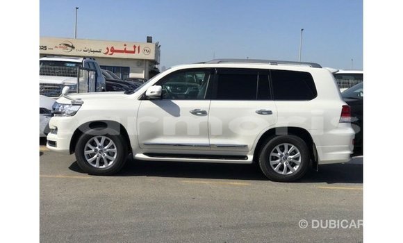 Acheter Import Voiture Toyota Land Cruiser Blanc à Import - Dubai, Îles Agalega Acheter Import Voiture Toyota Land Cruiser Blanc à Import - Dubai, Îles Agalega