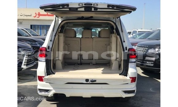Acheter Import Voiture Toyota Land Cruiser Blanc à Import - Dubai, Îles Agalega Acheter Import Voiture Toyota Land Cruiser Blanc à Import - Dubai, Îles Agalega