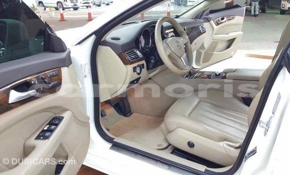 Buy Import Mercedes-Benz 190 (W201) White Car in Import - Dubai in Agalega Islands Buy Import Mercedes-Benz 190 (W201) White Car in Import - Dubai in Agalega Islands