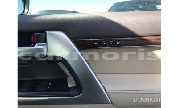 Acheter Import Voiture Toyota Land Cruiser Blanc à Import - Dubai, Îles Agalega Acheter Import Voiture Toyota Land Cruiser Blanc à Import - Dubai, Îles Agalega