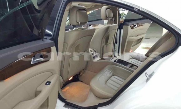 Buy Import Mercedes-Benz 190 (W201) White Car in Import - Dubai in Agalega Islands