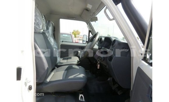 Buy Import Toyota Land Cruiser White Car in Import - Dubai in Agalega Islands Buy Import Toyota Land Cruiser White Car in Import - Dubai in Agalega Islands
