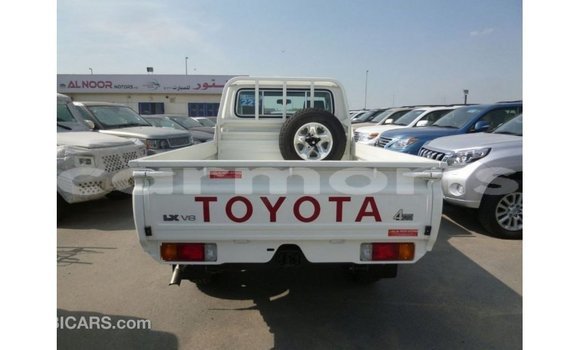 Acheter Import Voiture Toyota Land Cruiser Blanc à Import - Dubai, Îles Agalega Acheter Import Voiture Toyota Land Cruiser Blanc à Import - Dubai, Îles Agalega