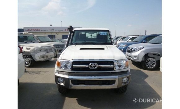 Acheter Import Voiture Toyota Land Cruiser Blanc à Import - Dubai, Îles Agalega Acheter Import Voiture Toyota Land Cruiser Blanc à Import - Dubai, Îles Agalega