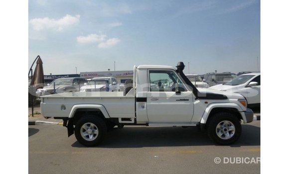 Acheter Import Voiture Toyota Land Cruiser Blanc à Import - Dubai, Îles Agalega Acheter Import Voiture Toyota Land Cruiser Blanc à Import - Dubai, Îles Agalega