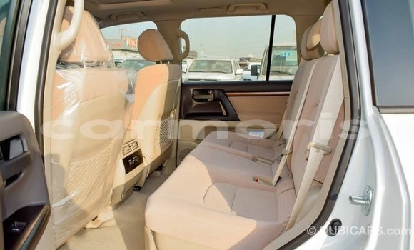 Acheter Import Voiture Toyota Land Cruiser Blanc à Import - Dubai, Îles Agalega Acheter Import Voiture Toyota Land Cruiser Blanc à Import - Dubai, Îles Agalega