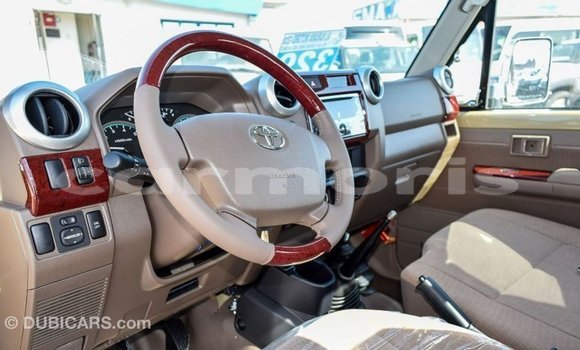 Acheter Import Voiture Toyota Land Cruiser Beige à Import - Dubai, Îles Agalega Acheter Import Voiture Toyota Land Cruiser Beige à Import - Dubai, Îles Agalega