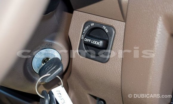 Acheter Import Voiture Toyota Land Cruiser Beige à Import - Dubai, Îles Agalega Acheter Import Voiture Toyota Land Cruiser Beige à Import - Dubai, Îles Agalega