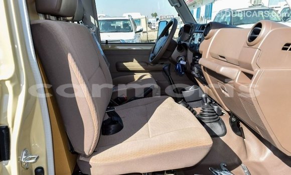 Acheter Import Voiture Toyota Land Cruiser Beige à Import - Dubai, Îles Agalega Acheter Import Voiture Toyota Land Cruiser Beige à Import - Dubai, Îles Agalega