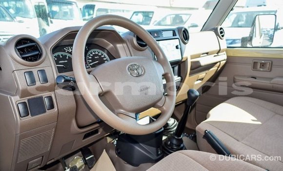 Acheter Import Voiture Toyota Land Cruiser Beige à Import - Dubai, Îles Agalega Acheter Import Voiture Toyota Land Cruiser Beige à Import - Dubai, Îles Agalega