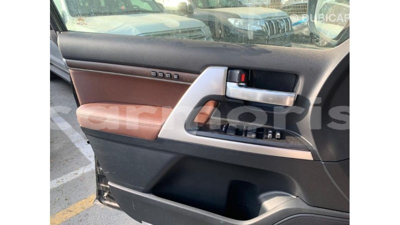 Big with watermark toyota land cruiser agalega islands import dubai 3611