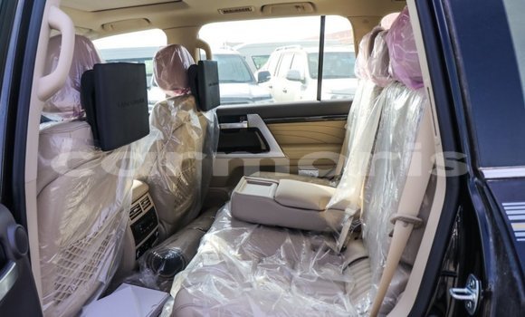 Acheter Import Voiture Toyota Land Cruiser Noir à Import - Dubai, Îles Agalega Acheter Import Voiture Toyota Land Cruiser Noir à Import - Dubai, Îles Agalega