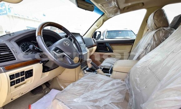 Acheter Import Voiture Toyota Land Cruiser Blanc à Import - Dubai, Îles Agalega Acheter Import Voiture Toyota Land Cruiser Blanc à Import - Dubai, Îles Agalega