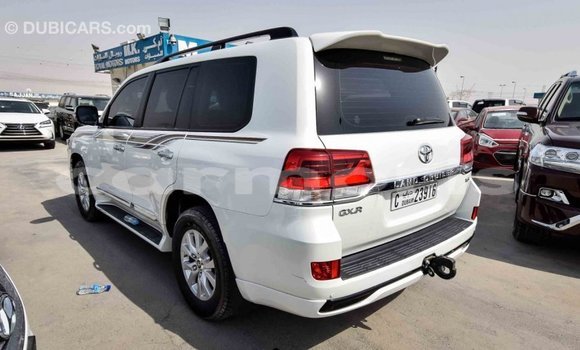Acheter Import Voiture Toyota Land Cruiser Blanc à Import - Dubai, Îles Agalega Acheter Import Voiture Toyota Land Cruiser Blanc à Import - Dubai, Îles Agalega