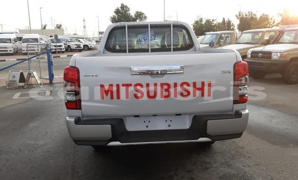 Acheter Import Voiture Mitsubishi L200 Blanc à Import - Dubai, Îles Agalega Acheter Import Voiture Mitsubishi L200 Blanc à Import - Dubai, Îles Agalega