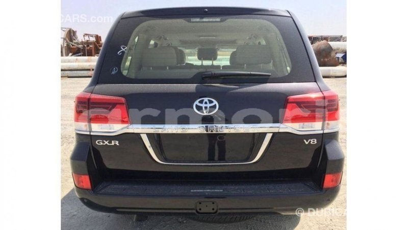 Big with watermark toyota land cruiser agalega islands import dubai 3652