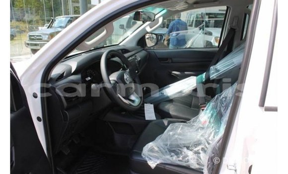 Acheter Import Voiture Toyota Hilux Blanc à Import - Dubai, Îles Agalega Acheter Import Voiture Toyota Hilux Blanc à Import - Dubai, Îles Agalega