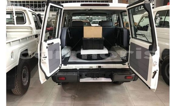 Buy Import Toyota Land Cruiser White Car in Import - Dubai in Agalega Islands Buy Import Toyota Land Cruiser White Car in Import - Dubai in Agalega Islands