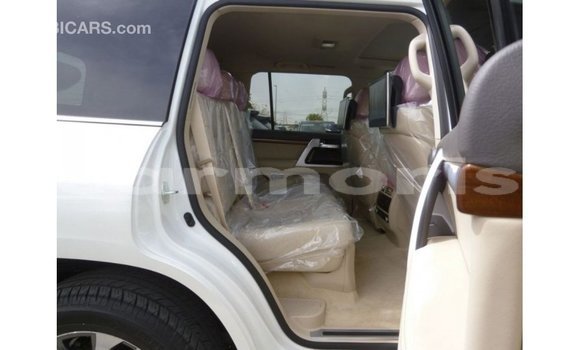 Buy Import Toyota Land Cruiser White Car in Import - Dubai in Agalega Islands Buy Import Toyota Land Cruiser White Car in Import - Dubai in Agalega Islands