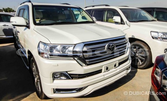 Acheter Import Voiture Toyota Land Cruiser Blanc à Import - Dubai, Îles Agalega Acheter Import Voiture Toyota Land Cruiser Blanc à Import - Dubai, Îles Agalega