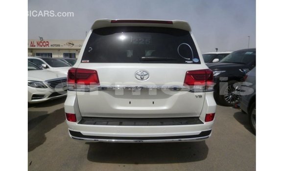Acheter Import Voiture Toyota Land Cruiser Blanc à Import - Dubai, Îles Agalega Acheter Import Voiture Toyota Land Cruiser Blanc à Import - Dubai, Îles Agalega