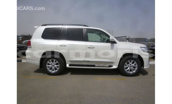 Acheter Import Voiture Toyota Land Cruiser Blanc à Import - Dubai, Îles Agalega Acheter Import Voiture Toyota Land Cruiser Blanc à Import - Dubai, Îles Agalega