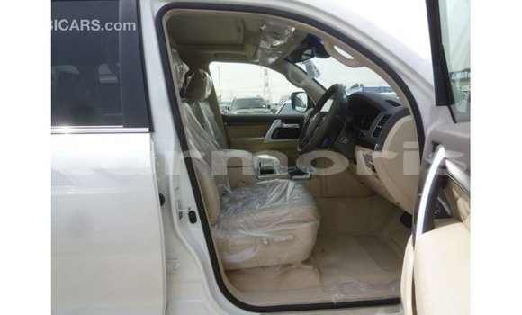 Acheter Import Voiture Toyota Land Cruiser Blanc à Import - Dubai, Îles Agalega Acheter Import Voiture Toyota Land Cruiser Blanc à Import - Dubai, Îles Agalega