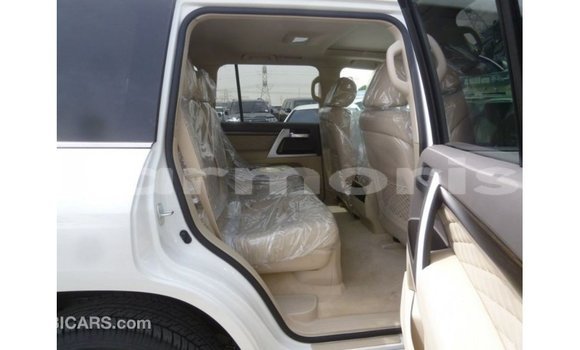 Acheter Import Voiture Toyota Land Cruiser Blanc à Import - Dubai, Îles Agalega Acheter Import Voiture Toyota Land Cruiser Blanc à Import - Dubai, Îles Agalega