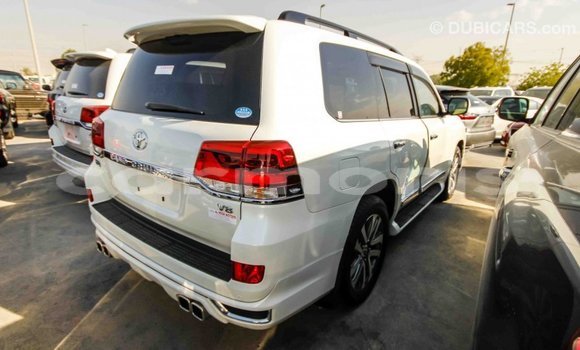 Acheter Import Voiture Toyota Land Cruiser Blanc à Import - Dubai, Îles Agalega Acheter Import Voiture Toyota Land Cruiser Blanc à Import - Dubai, Îles Agalega