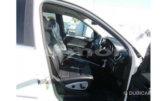 Acheter Import Voiture Mercedes-Benz 190 Blanc à Import - Dubai, Îles Agalega Acheter Import Voiture Mercedes-Benz 190 Blanc à Import - Dubai, Îles Agalega