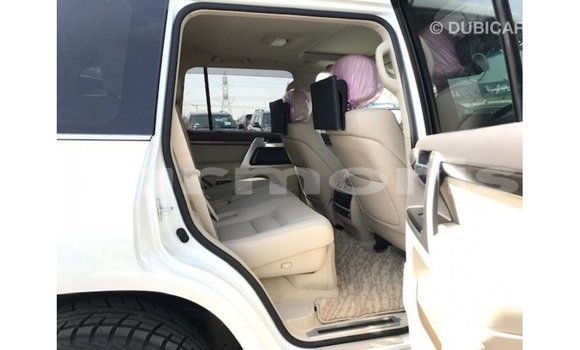 Acheter Import Voiture Toyota Land Cruiser Blanc à Import - Dubai, Îles Agalega Acheter Import Voiture Toyota Land Cruiser Blanc à Import - Dubai, Îles Agalega