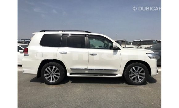 Acheter Import Voiture Toyota Land Cruiser Blanc à Import - Dubai, Îles Agalega Acheter Import Voiture Toyota Land Cruiser Blanc à Import - Dubai, Îles Agalega