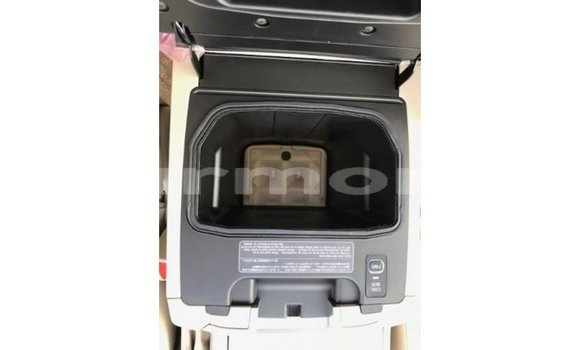 Acheter Import Voiture Toyota Land Cruiser Blanc à Import - Dubai, Îles Agalega Acheter Import Voiture Toyota Land Cruiser Blanc à Import - Dubai, Îles Agalega