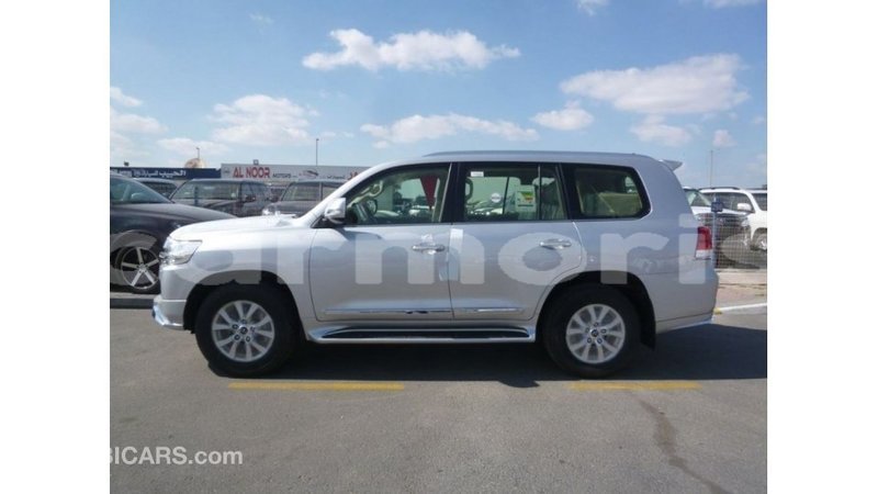 Big with watermark toyota land cruiser agalega islands import dubai 3720