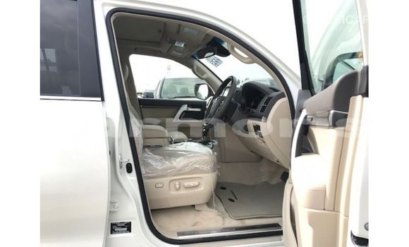 Acheter Import Voiture Toyota Land Cruiser Blanc à Import - Dubai, Îles Agalega Acheter Import Voiture Toyota Land Cruiser Blanc à Import - Dubai, Îles Agalega