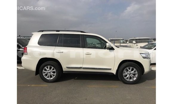 Acheter Import Voiture Toyota Land Cruiser Blanc à Import - Dubai, Îles Agalega Acheter Import Voiture Toyota Land Cruiser Blanc à Import - Dubai, Îles Agalega