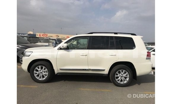 Acheter Import Voiture Toyota Land Cruiser Blanc à Import - Dubai, Îles Agalega Acheter Import Voiture Toyota Land Cruiser Blanc à Import - Dubai, Îles Agalega