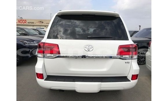 Acheter Import Voiture Toyota Land Cruiser Blanc à Import - Dubai, Îles Agalega Acheter Import Voiture Toyota Land Cruiser Blanc à Import - Dubai, Îles Agalega