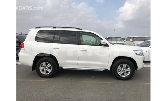 Acheter Import Voiture Toyota Land Cruiser Blanc à Import - Dubai, Îles Agalega Acheter Import Voiture Toyota Land Cruiser Blanc à Import - Dubai, Îles Agalega