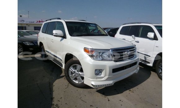 Acheter Import Voiture Toyota Land Cruiser Blanc à Import - Dubai, Îles Agalega Acheter Import Voiture Toyota Land Cruiser Blanc à Import - Dubai, Îles Agalega