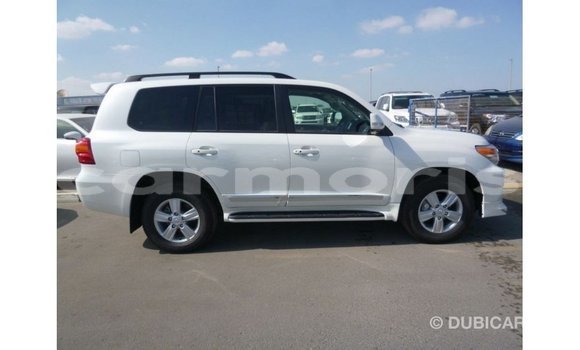 Acheter Import Voiture Toyota Land Cruiser Blanc à Import - Dubai, Îles Agalega Acheter Import Voiture Toyota Land Cruiser Blanc à Import - Dubai, Îles Agalega