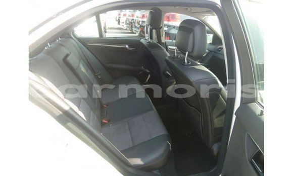 Acheter Import Voiture Mercedes-Benz 200 Blanc à Import - Dubai, Îles Agalega Acheter Import Voiture Mercedes-Benz 200 Blanc à Import - Dubai, Îles Agalega