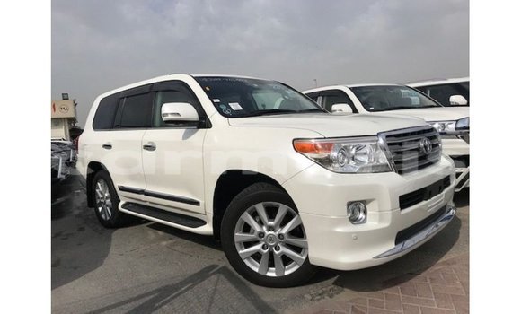 Buy Import Toyota Land Cruiser White Car in Import - Dubai in Agalega Islands Buy Import Toyota Land Cruiser White Car in Import - Dubai in Agalega Islands