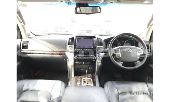 Buy Import Toyota Land Cruiser White Car in Import - Dubai in Agalega Islands Buy Import Toyota Land Cruiser White Car in Import - Dubai in Agalega Islands